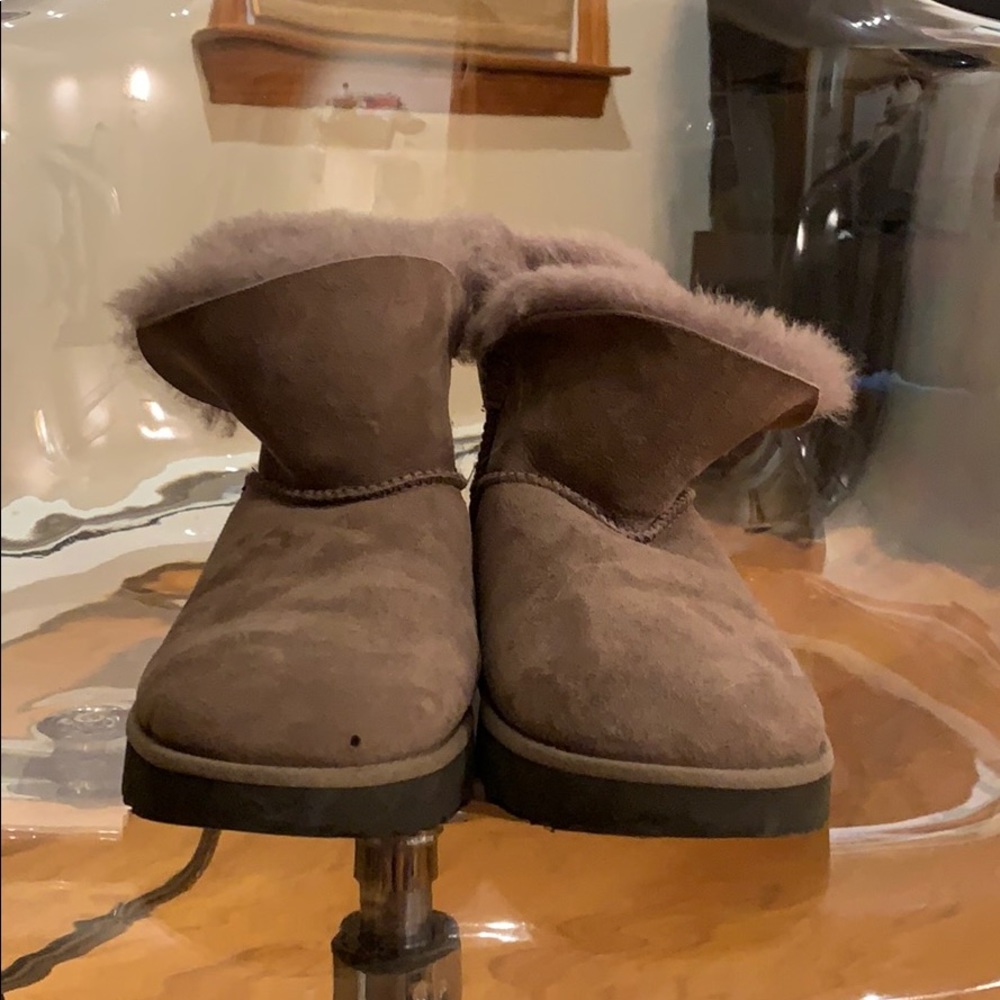 Short Ugg Boot